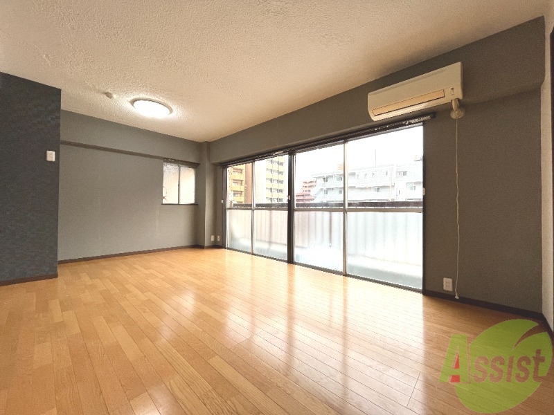 居室・リビング　きれいなリビングが広がっていて居心地が良さそうですね。