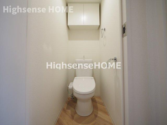 トイレ　落ち着いた色調のトイレです