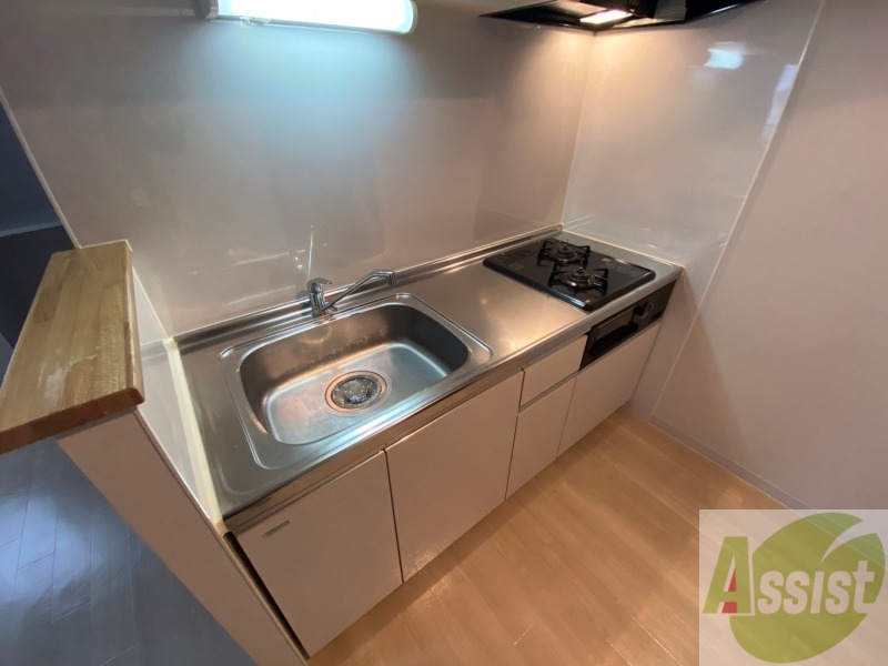 キッチン　システムキッチン完備で２口ついているので料理もできます！