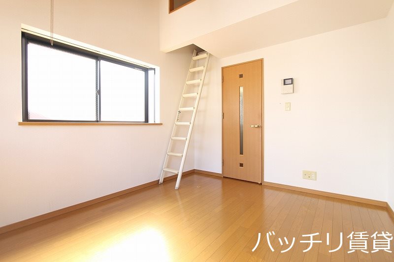 居室・リビング　同型タイプの為、現状を優先致します。