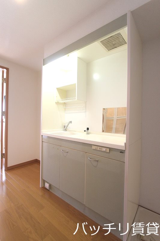 キッチン　同型タイプの為、現状を優先致します。