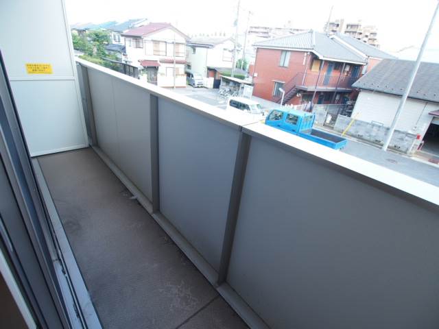 バルコニー　バルコニーも広いです。