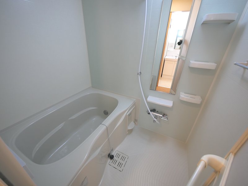 バス・シャワールーム　シャワー・追い焚き給湯