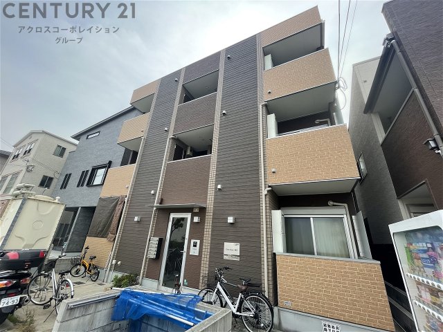 建物外観　オートロックで外部の人間が簡単に出入りできないため安心です。