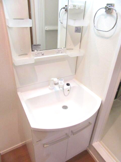 洗面設備　使いやすい独立洗面台です