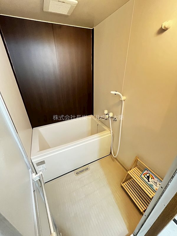 バス・シャワールーム　茶系シートを使用しておりシックな仕上がりです★