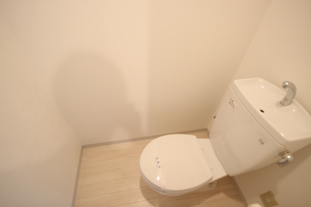 トイレ　別号室の写真です