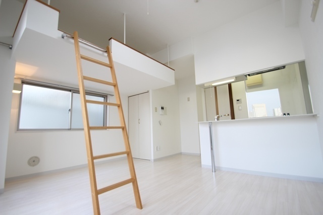 居室・リビング　別号室の写真です