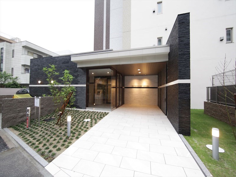 エントランス　エントランス　オートロック　宅配ＢＯＸ　防犯カメラ付