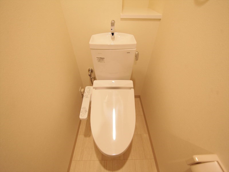 トイレ　温水洗浄暖房便座付トイレ