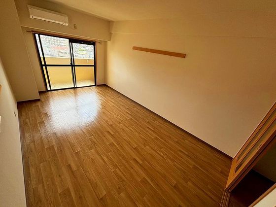 居室・リビング　※他号室の写真です。