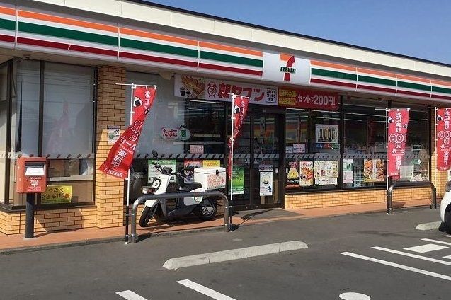 コンビニ　セブンイレブン（コンビニ）まで1000m