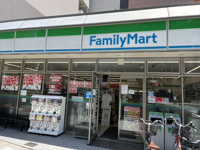 コンビニ　ファミリーマート北堀江1丁目店（コンビニ）まで198m