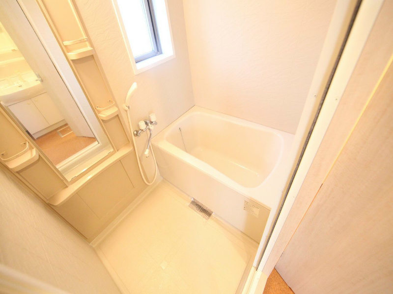 バス・シャワールーム　バスルーム（お風呂トイレ別）窓付（換気良好）