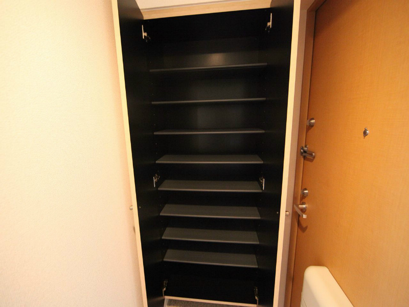 玄関　玄関　シューズボックス付（収納充実してます）