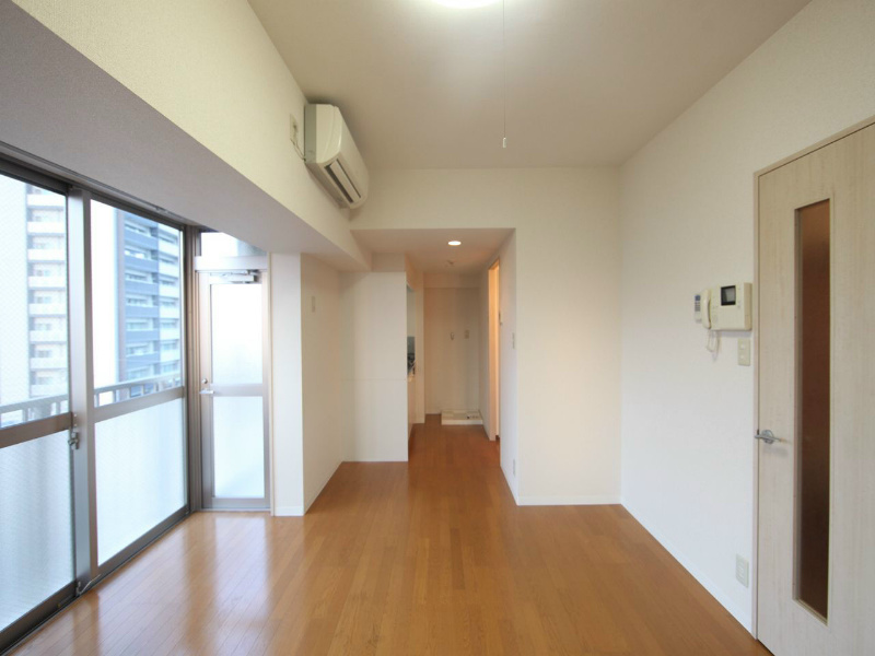 その他設備　洋室10帖　クローゼット付　角部屋（換気良好）エアコン付