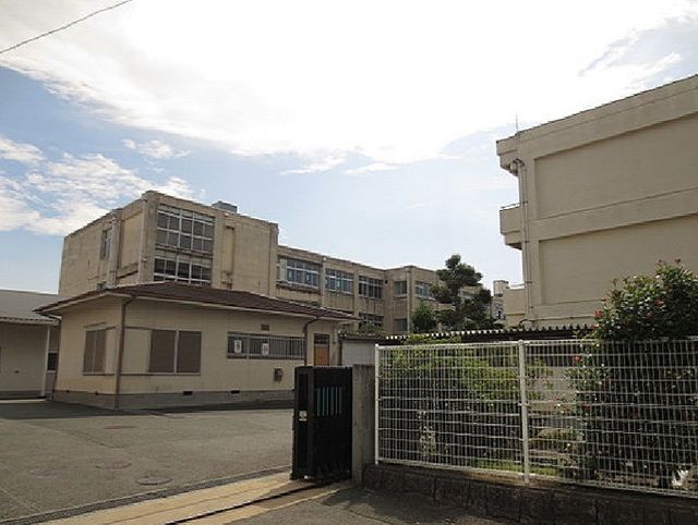 中学校　湖西市立鷲津中学校（中学校）まで1600m