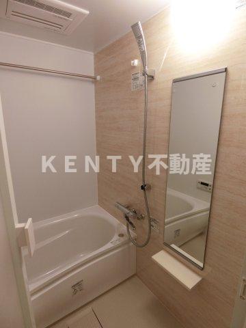 バス・シャワールーム　落ち着いた空間のお風呂です