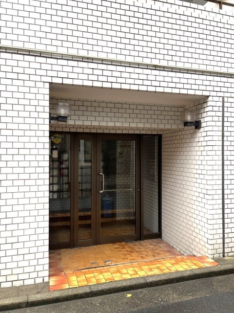 エントランス　清潔なエントランスです