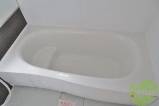 バス・シャワールーム　浴室はとても広々としていました。足も伸ばせる広々空間です！