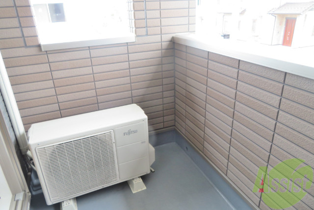 バルコニー　バルコニーは長さも幅も十分すぎるほどありました。