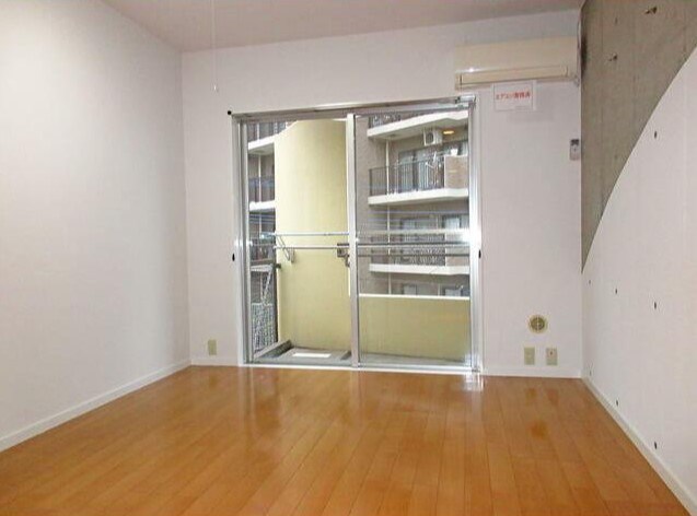 居室・リビング　洋間約７帖フローリング