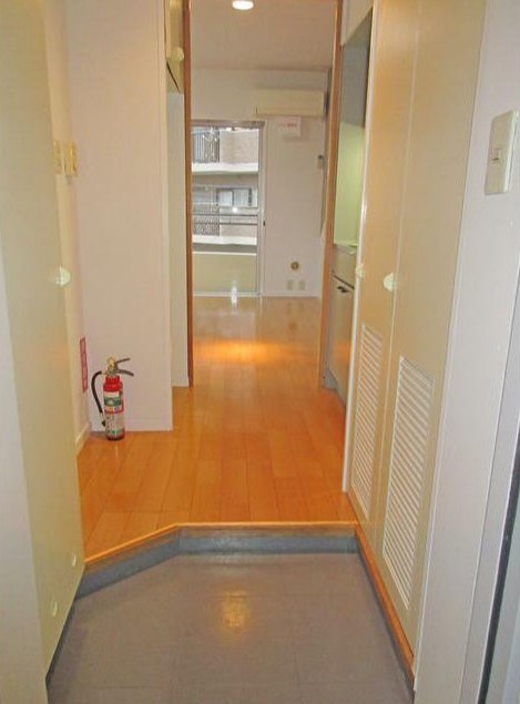 玄関　玄関より