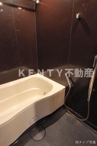 バス・シャワールーム　落ち着いた空間のお風呂です