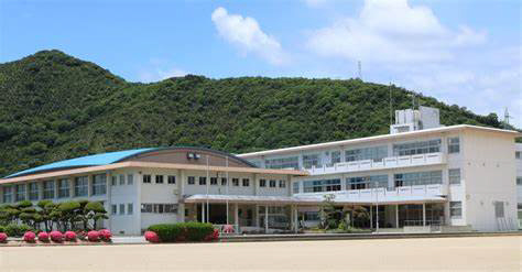 中学校　坂越中学校（中学校）まで1018m