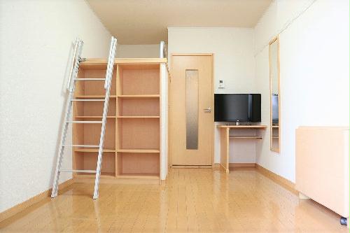 居室・リビング　備品は部屋毎に異なります。１Ｆのみフローリング