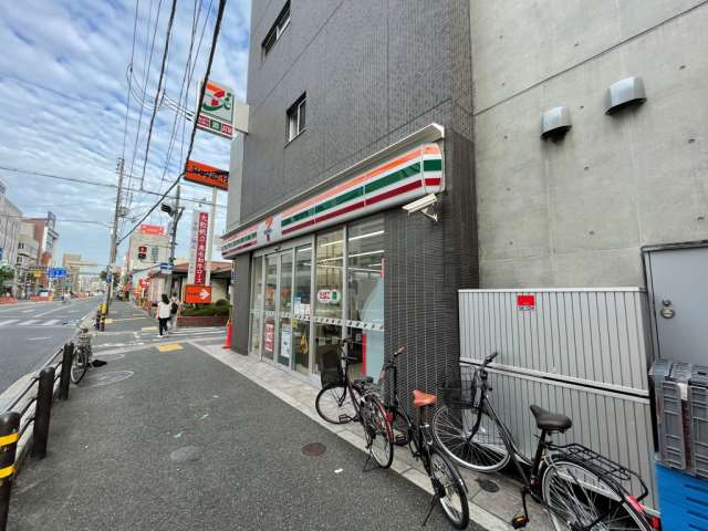 コンビニ　セブンイレブン（コンビニ）まで676m