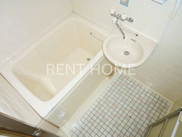 バス・シャワールーム　別タイプのお部屋の写真です