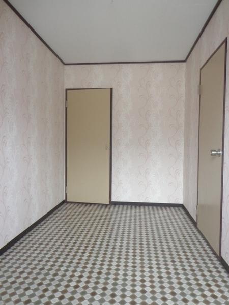 その他部屋・スペース　小ぶりな洋室のような収納部屋のような。