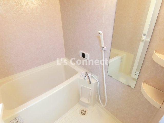 バス・シャワールーム　追焚き機能付きのお風呂。