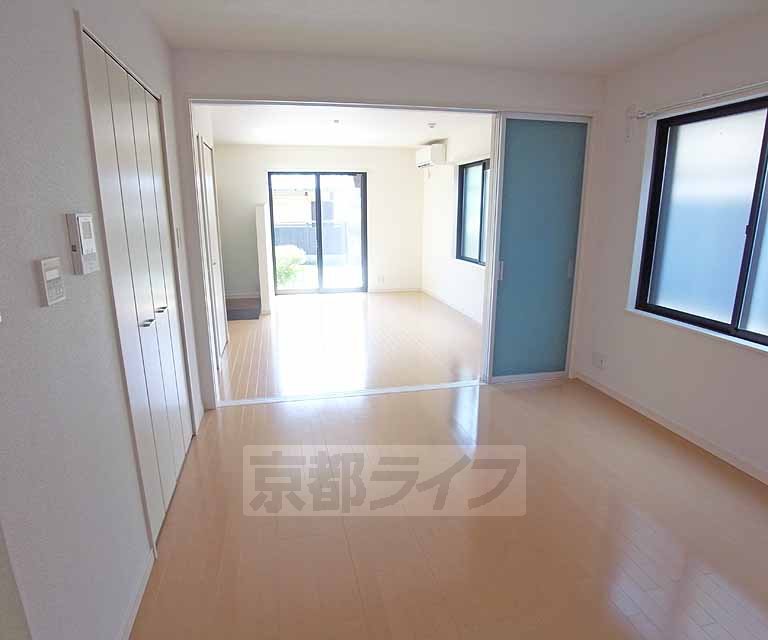 居室・リビング　ドーンと広い室内です。