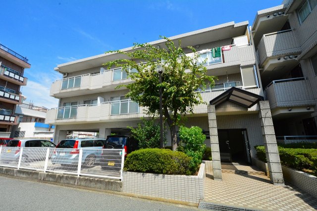 建物外観　敷地内に駐車場あります！