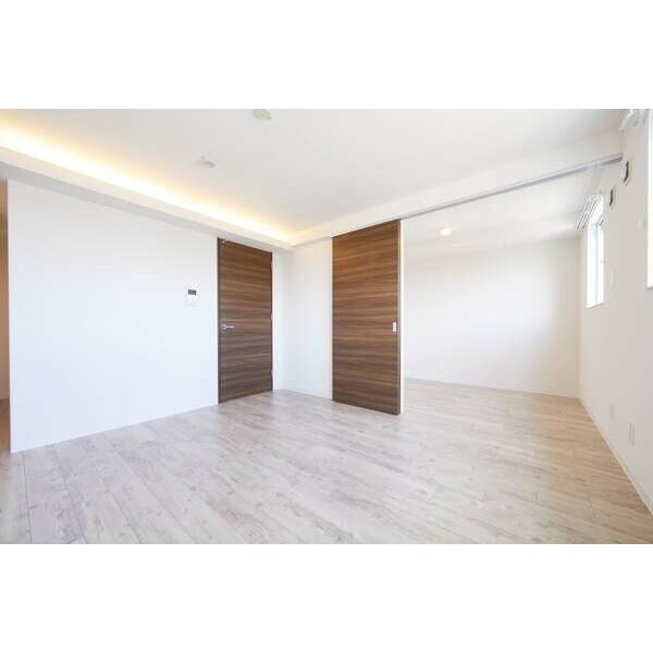 居室・リビング　白を基調としたシンプルなリビングです♪