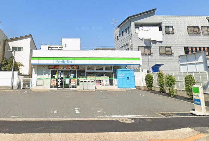 コンビニ　ファミリーマート（コンビニ）まで550m