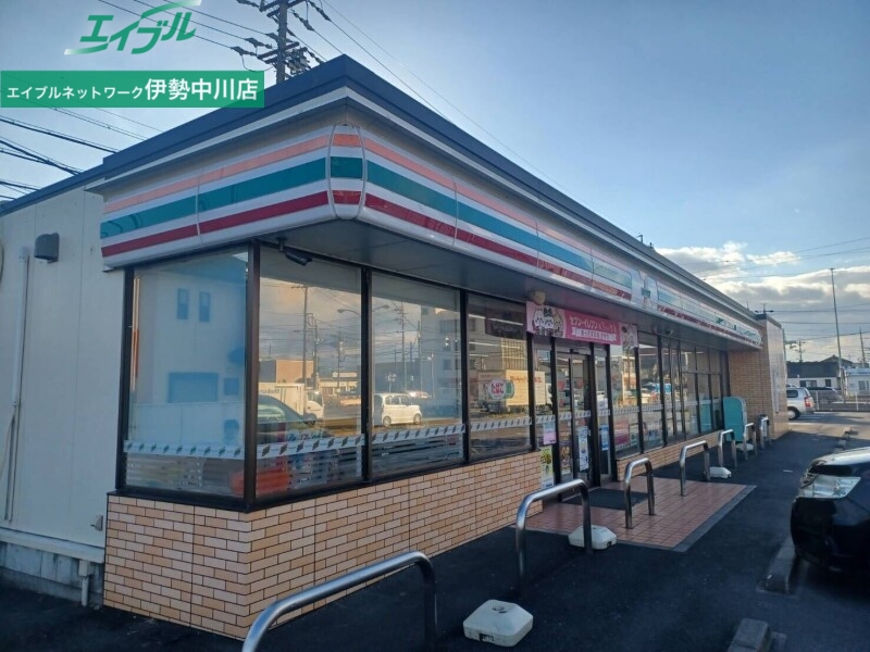 コンビニ　セブンイレブン津市雲出本郷町店（コンビニ）まで208m