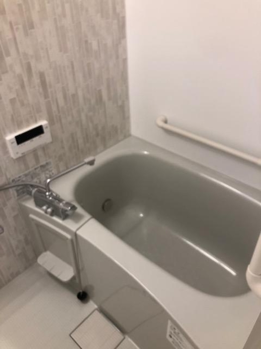 バス・シャワールーム　お風呂部分・追い炊き機能付きです♪