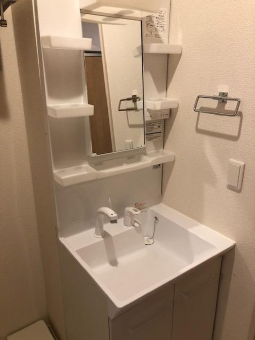 洗面設備　洗面部分・シャワー付き洗面化粧台です♪室内洗濯機置き場あり◎