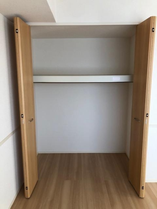 収納　収納部分・棚付きでたっぷり使えるクロゼット♪