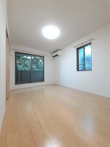 居室・リビング　こちらの居間で趣味の時間をお楽しみください