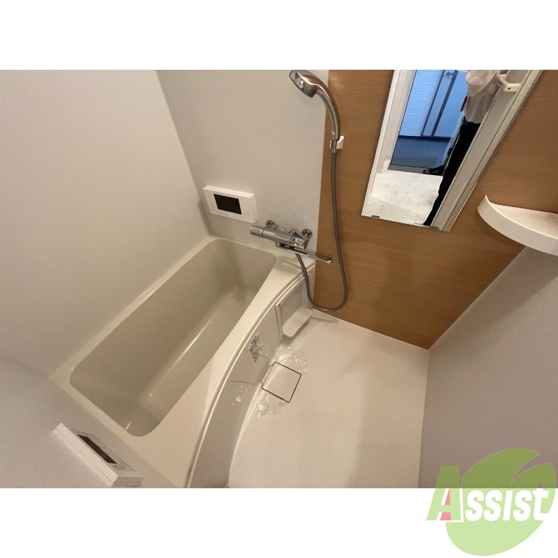 バス・シャワールーム　ＴＶ付きの浴槽で、ゆっくりと一日の疲れを癒してくださいね。