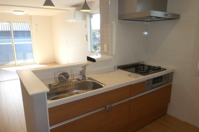 キッチン　３口ガスコンロ付きシステムキッチン