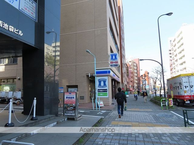 コンビニ　ローソン（コンビニ）まで140m