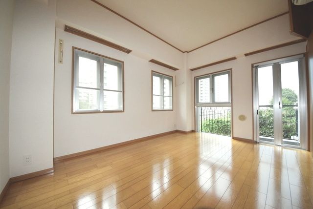 居室・リビング　★明るい洋室★