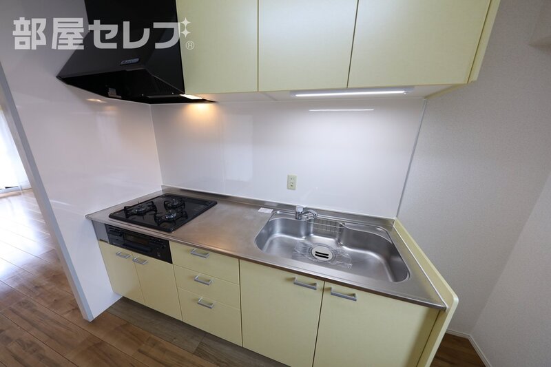 キッチン　反転タイプのお部屋の写真です。