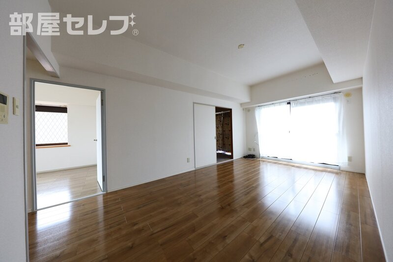 居室・リビング　反転タイプのお部屋の写真です。