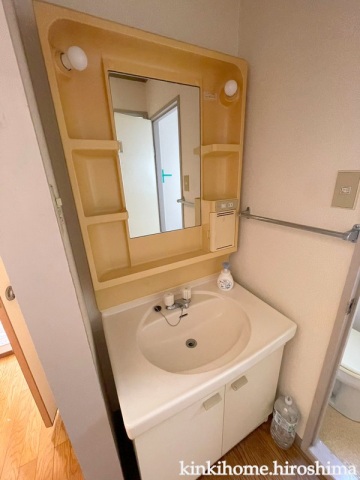 洗面設備　写真は別のお部屋です。（現況を優先してください）